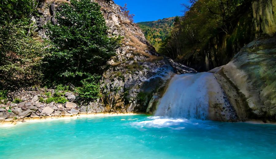 Thy İle Uçaklı Kuzey Yıldızı Doğu Karadeniz Yaylaları ve Batum Turu (4 Gece Otel Konaklamalı) : Kendinizi rüyada hissedeceğiniz, her anını unutamayacağınız Karadeniz tatiline sizleri de bekliyoruz. Mavi ve yeşili hiç bu kadar ahenkle dans ettiğini görmemiştiniz. Tulum ile horon vurmaya kemençenin tınısını dinlemeye gidiyoruz daaaaaa...