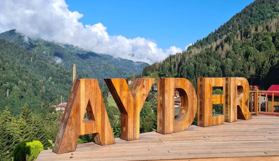 Ramazan Bayramı Özel Thy İle Uçaklı Karadeniz Yaylaları ve Batum Turu (3 Gece Otel Konaklamalı) : Kendinizi rüyada hissedeceğiniz, her anını unutamayacağınız Karadeniz tatiline sizleri de bekliyoruz. Mavi ve yeşili hiç bu kadar ahenkle dans ettiğini görmemiştiniz. Tulum ile horon vurmaya kemençenin tınısını dinlemeye gidiyoruz daaaaaa...