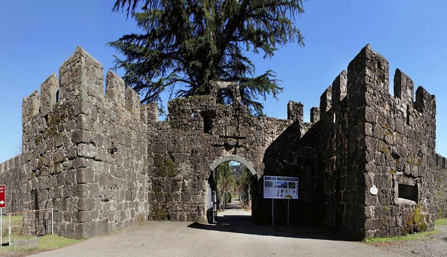 Ramazan Bayramı Özel Thy İle Uçaklı Karadeniz Yaylaları ve Batum Turu (3 Gece Otel Konaklamalı) : Kendinizi rüyada hissedeceğiniz, her anını unutamayacağınız Karadeniz tatiline sizleri de bekliyoruz. Mavi ve yeşili hiç bu kadar ahenkle dans ettiğini görmemiştiniz. Tulum ile horon vurmaya kemençenin tınısını dinlemeye gidiyoruz daaaaaa...
