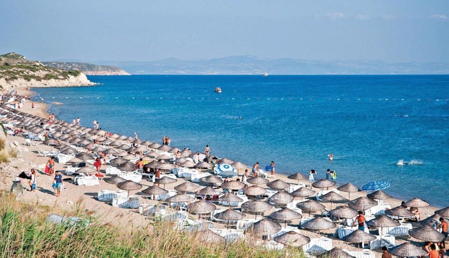 Ankara Çıkışlı Bozcaada Ayvalık Çeşme Kuşadası Pamukkale Salda Gölü Turu (2 Gece Otel Konaklamalı): Sıcaklardan Bunalan Misafirlerimizi Ege'nin Serin, Berrak Sularına ve Pamukkale Salda'nın Bembeyaz Güzellikleri Sergiliyoruz. 