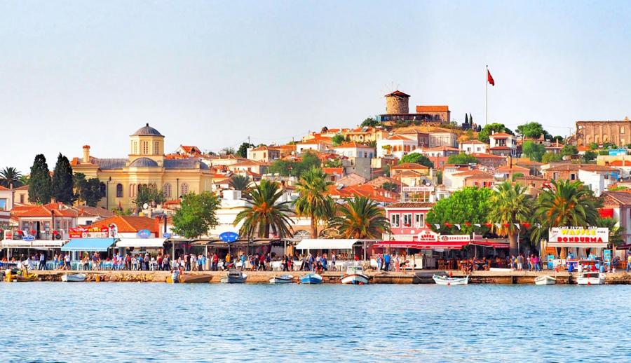 Ankara Çıkışlı Bozcaada Ayvalık Çeşme Kuşadası Pamukkale Salda Gölü Turu (2 Gece Otel Konaklamalı): Sıcaklardan Bunalan Misafirlerimizi Ege'nin Serin, Berrak Sularına ve Pamukkale Salda'nın Bembeyaz Güzellikleri Sergiliyoruz. 