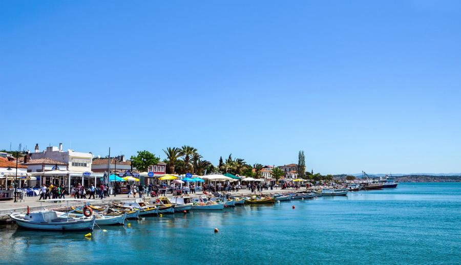 Ankara Çıkışlı Bozcaada Ayvalık Çeşme Kuşadası Pamukkale Salda Gölü Turu (2 Gece Otel Konaklamalı): Sıcaklardan Bunalan Misafirlerimizi Ege'nin Serin, Berrak Sularına ve Pamukkale Salda'nın Bembeyaz Güzellikleri Sergiliyoruz. 