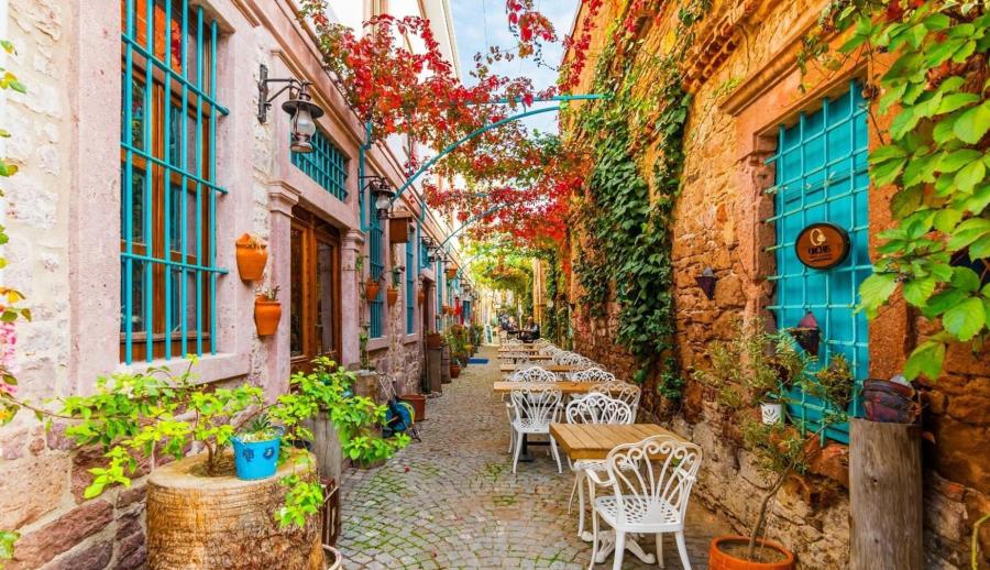 Ankara Çıkışlı Bozcaada Ayvalık Çeşme Kuşadası Pamukkale Salda Gölü Turu (2 Gece Otel Konaklamalı): Sıcaklardan Bunalan Misafirlerimizi Ege'nin Serin, Berrak Sularına ve Pamukkale Salda'nın Bembeyaz Güzellikleri Sergiliyoruz. 