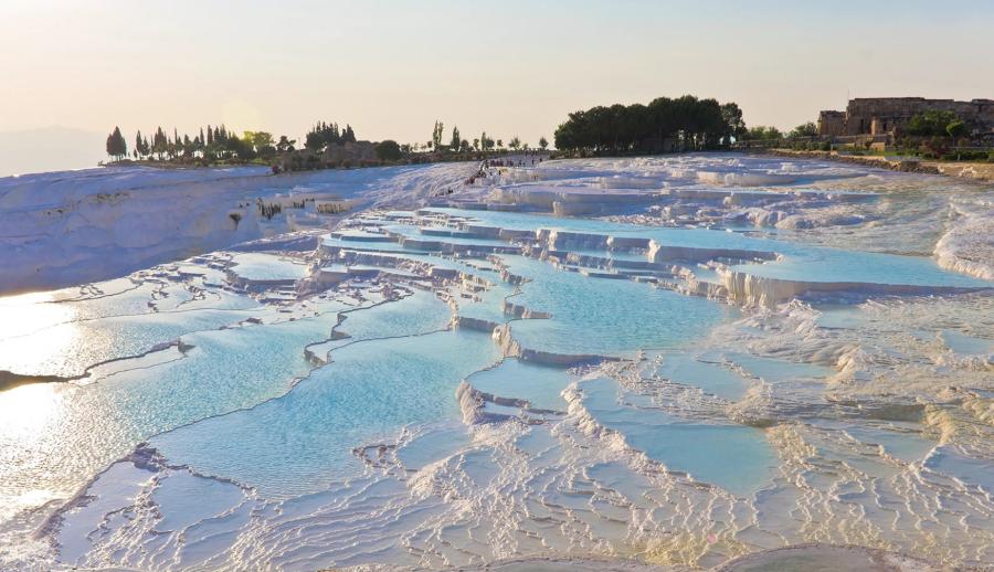 Ankara Çıkışlı Bozcaada Ayvalık Çeşme Kuşadası Pamukkale Salda Gölü Turu (2 Gece Otel Konaklamalı): Sıcaklardan Bunalan Misafirlerimizi Ege'nin Serin, Berrak Sularına ve Pamukkale Salda'nın Bembeyaz Güzellikleri Sergiliyoruz. 