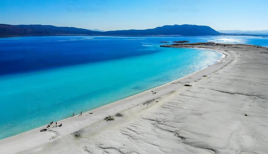 Ankara Çıkışlı Bozcaada Ayvalık Çeşme Kuşadası Pamukkale Salda Gölü Turu (2 Gece Otel Konaklamalı): Sıcaklardan Bunalan Misafirlerimizi Ege'nin Serin, Berrak Sularına ve Pamukkale Salda'nın Bembeyaz Güzellikleri Sergiliyoruz. 