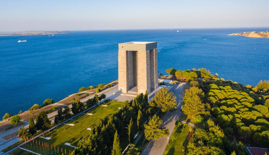 Ankara Çıkışlı Assos Ayvalık Bozcaada Turu (1 Gece Otel Konaklamalı): Ege'nin büyüleyici bölgelerinden olan Assos Ayvalık Bozcaada'yı keşfetmek, koylarında tekne turuna çıkmak ve güzel plajlarında yüzmek için hemen yerinizi ayırtın.