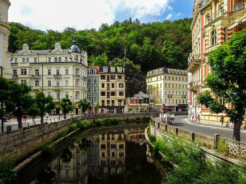 Otobüslü Orta Avrupa Masalı Turu (Tüm Çevre Gezileri ve Ekstra Turlar Dahil) Eskişehir - Ankara Hareketli: Belgrad – Budapeşte – Estergon – Visegrad – Szentendre – Bratislava – Prag – Karlovy Vary – Cesky Krumlov – Viyana – Baden – Novisad – Sofya
