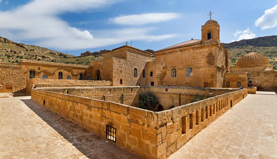 Uçaklı Kuzey Doğu Anadolu ve Antep Urfa Mardin Tunceli Kemaliye Divriği Turu (4 Gece Otel Konaklamalı): Size Özel Güney Doğu Anadolu’yu Keşfetmeye, Doğu Anadolu'yu Elazığ, Tunceli Munzur Gözelerini, Kemaliye ve Sivas'ı gezmeye davet ediyoruz.