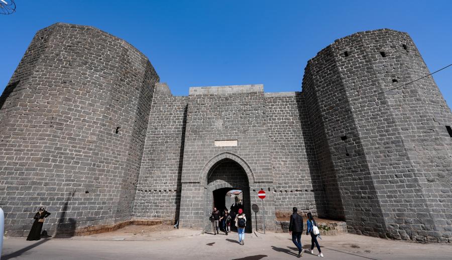 Uçaklı Kuzey Doğu Anadolu ve Antep Urfa Mardin Tunceli Kemaliye Divriği Turu (4 Gece Otel Konaklamalı): Size Özel Güney Doğu Anadolu’yu Keşfetmeye, Doğu Anadolu'yu Elazığ, Tunceli Munzur Gözelerini, Kemaliye ve Sivas'ı gezmeye davet ediyoruz.
