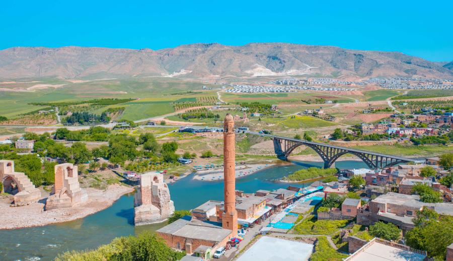 Uçaklı Kuzey Doğu Anadolu ve Antep Urfa Mardin Tunceli Kemaliye Divriği Turu (4 Gece Otel Konaklamalı): Size Özel Güney Doğu Anadolu’yu Keşfetmeye, Doğu Anadolu'yu Elazığ, Tunceli Munzur Gözelerini, Kemaliye ve Sivas'ı gezmeye davet ediyoruz.