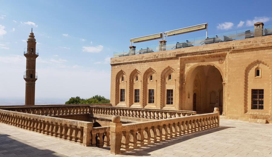 Uçaklı Kuzey Doğu Anadolu ve Antep Urfa Mardin Tunceli Kemaliye Divriği Turu (4 Gece Otel Konaklamalı): Size Özel Güney Doğu Anadolu’yu Keşfetmeye, Doğu Anadolu'yu Elazığ, Tunceli Munzur Gözelerini, Kemaliye ve Sivas'ı gezmeye davet ediyoruz.