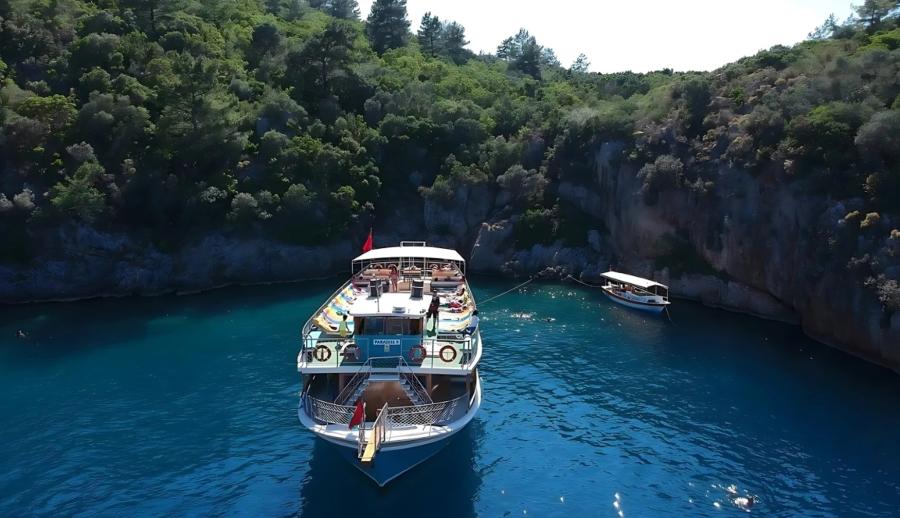 Süper Promosyon Rüya Gibi Ege Akdeniz Antalya Kaş Fethiye Ölüdeniz Marmaris Bodrum Turu (5 Gece Otel Konaklamalı): Rüya gibi Ege Akdeniz Turlarımız ile Ülkemizin önde gelen turistik mekânlarında geçireceğiniz bir hafta boyunca; denizin, güneşin, kumsalın ve eğlencenin doyumsuz tadına erişeceksiniz. Tekne Turları, Jeep Safari, Rafting, Dalış Turu, Yamaç Paraşütü, Saklıkent, Ölüdeniz, Iztuzu Plajı.