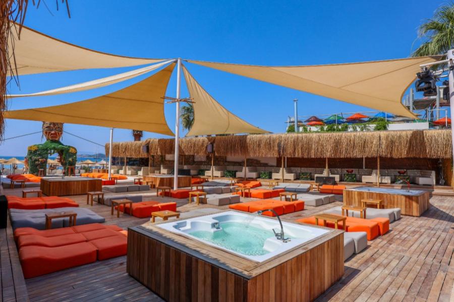 Bodrum Leo Beach Hotel Her Şey Dahil ( Gidiş Dönüş Otobüs Ulaşımı Dahildir ) : Bodrum Turu İle Her Şey Dahil Otelde Kalıyoruz Gece Eğlenceleri ve Beach Partilerde Eğlence Zamanı