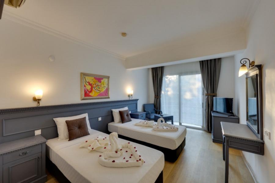 Bodrum Leo Beach Hotel Her Şey Dahil ( Gidiş Dönüş Otobüs Ulaşımı Dahildir ) : Bodrum Turu İle Her Şey Dahil Otelde Kalıyoruz Gece Eğlenceleri ve Beach Partilerde Eğlence Zamanı