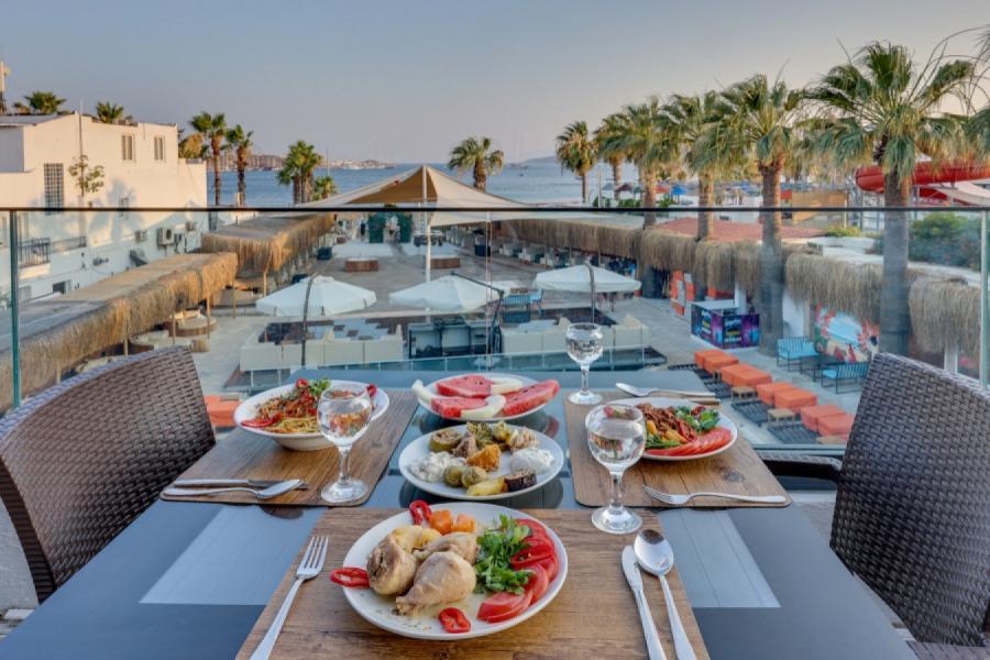 Bodrum Leo Beach Hotel Her Şey Dahil ( Gidiş Dönüş Otobüs Ulaşımı Dahildir ) : Bodrum Turu İle Her Şey Dahil Otelde Kalıyoruz Gece Eğlenceleri ve Beach Partilerde Eğlence Zamanı