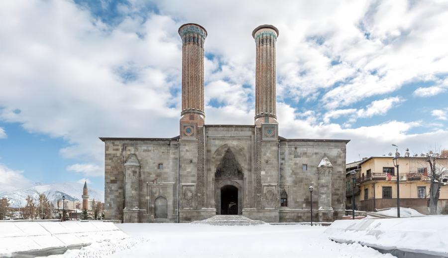 Yılbaşı Özel Uçaklı Doğu Ekspresi Türkiye'nin Doğusu Erzurum Kars Van Turu ( Uçakla Gidiş Dönüş ) : Doğu Ekspresi Tren Yolculuğu Erzurum’un, Kars'ın ve Van'ın Tüm Güzelliklerini Sizlere Sunuyoruz. Gidiş, Dönüş Uçak Biletleri Dahil