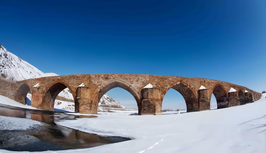 Yılbaşı Özel Uçaklı Doğu Ekspresi Türkiye'nin Doğusu Erzurum Kars Van Turu ( Uçakla Gidiş Dönüş ) : Doğu Ekspresi Tren Yolculuğu Erzurum’un, Kars'ın ve Van'ın Tüm Güzelliklerini Sizlere Sunuyoruz. Gidiş, Dönüş Uçak Biletleri Dahil