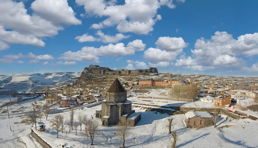 Yılbaşı Özel Uçaklı Doğu Ekspresi Türkiye'nin Doğusu Erzurum Kars Van Turu ( Uçakla Gidiş Dönüş ) : Doğu Ekspresi Tren Yolculuğu Erzurum’un, Kars'ın ve Van'ın Tüm Güzelliklerini Sizlere Sunuyoruz. Gidiş, Dönüş Uçak Biletleri Dahil