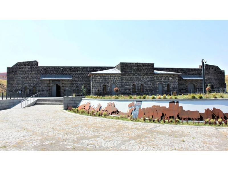 Yılbaşı Özel Uçaklı Bambaşka Batum Tiflis Kars Erzurum Doğu Ekspresi Turu (3 Gece Otel Konaklamalı) : Yılbaşında Özlemle Beklediğimiz Kısa Doğu Üçgeni Turumuz İçin Gürcistan Ülkesinin Batumu İle Turumuza Başlıyoruz. Başkent Tiflis'i, Doğu Anadolunun Kars'ı ve Ani Harabelerini Geziyoruz, Kars - Erzurum Doğu Ekspresi Tren Yolculuğu Yapıyoruz ve Erzurum'dan Geri Dönüyoruz..