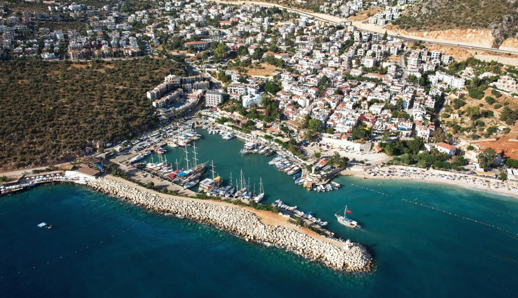 Rüya Gibi Ege Akdeniz Antalya Kaş Fethiye Ölüdeniz Akyaka Bodrum Turu (5 Gece Otel Konaklamalı): Rüya Gibi Ege Akdeniz Turlarımız ile Ülkemizin önde gelen turistik mekânlarında geçireceğiniz bir hafta boyunca; denizin, güneşin, kumsalın ve eğlencenin doyumsuz tadına erişeceksiniz. Tekne Turları, Jeep Safari, Rafting, Dalış Turu, Yamaç Paraşütü, Saklıkent, Ölüdeniz,