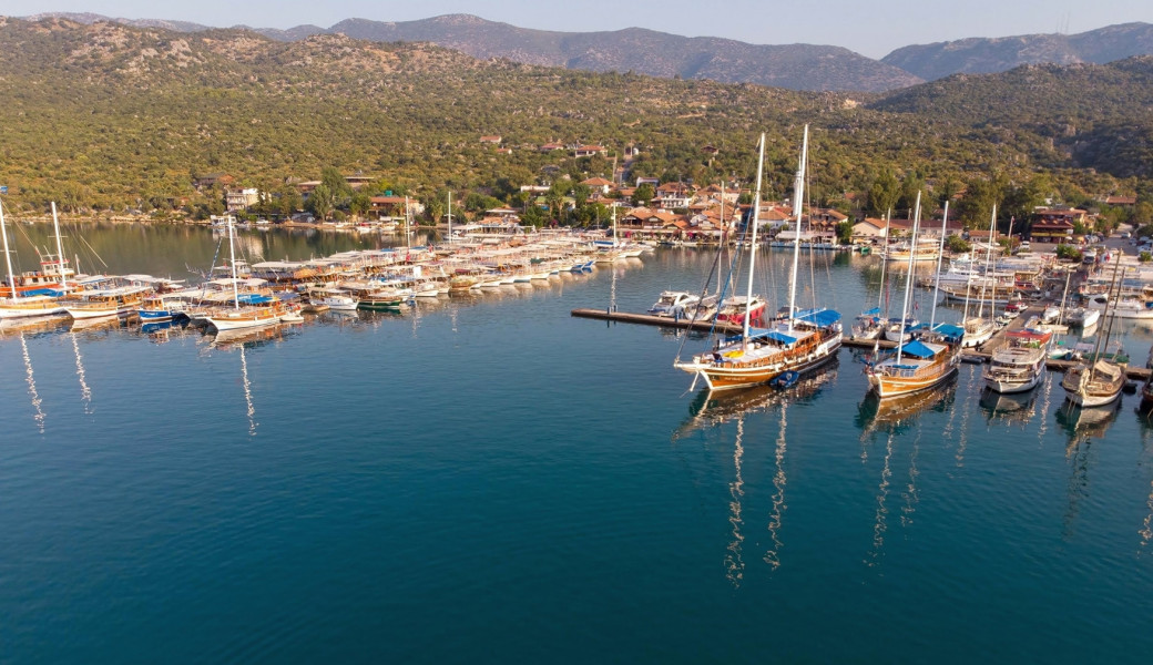 Uçaklı Rüya Gibi Ege Akdeniz Antalya Kaş Fethiye Ölüdeniz Akyaka Bodrum Turu (5 Gece Otel Konaklamalı): Uçaklı Rüya Gibi Ege Akdeniz Turlarımız ile Ülkemizin önde gelen turistik mekânlarında geçireceğiniz bir hafta boyunca; denizin, güneşin, kumsalın ve eğlencenin doyumsuz tadına erişeceksiniz. Tekne Turları, Jeep Safari, Rafting, Dalış Turu, Yamaç Paraşütü, Saklıkent, Ölüdeniz,