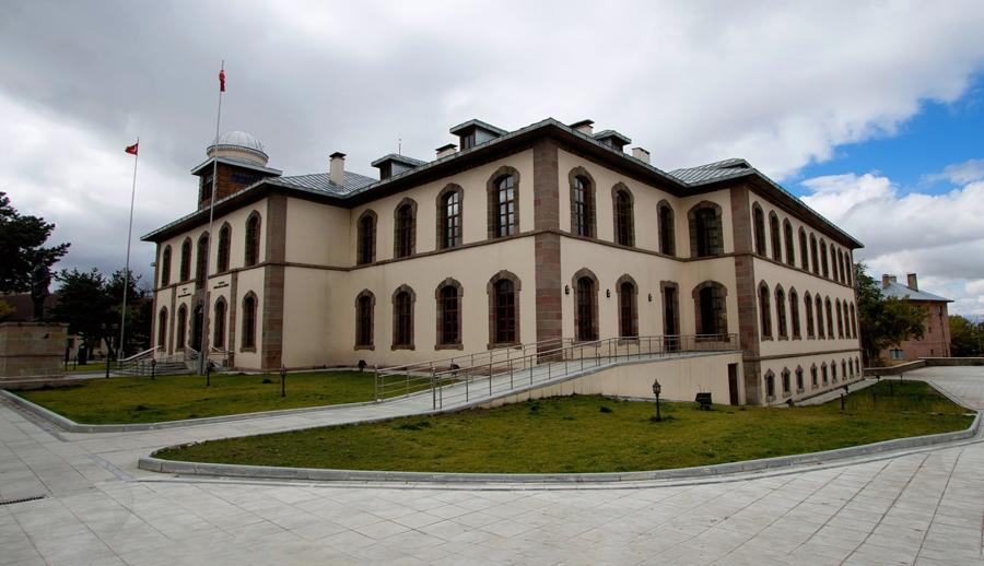 Ankara Çıkışlı Uçaklı Kafkas Üçgeni Doğu Ekspresi Van Nahçıvan Kars Turu ( Uçakla Gidiş Dönüş ): Kafkaslar Diyarından Selamlar Getirdik, Van'da Akdamar Adası, Ağrı Dağı Manzaralı İshakpaşa Sarayı, Iğdır'da Tuzluca Mağarası, Can Azerbaycan'ın Nahçıvan Özerk Bölgesi, Kars Kafkas Gecesi ve Aşık Atışması, Doğu Ekspresi Treni İle Kars'dan Erzurum'a Nostaljik Bir Yolculuk İçin Sizi Bekliyoruz.