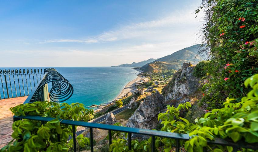 Eskişehir Ankara Hareketli  Otobüslü İle  Güney İtalya ve Sicilya Masalı  Turu (6 Gece Konaklamalı) : Otobüslü Güney İtalya ve Sicilya Turu, Selanik, Igoumenitsa, Ionina (Yanya), Bari, Taranto, Lecce, Catania, Taormina, Savoca, Palermo, Castellammare, Erice, Cefalu, Mesina, Calabria, Salerno, Positano Amalfi, Alberobello, Kalambaka (Meteora), Kavala
3 Gece Sicilya Adasında Konaklama
Outlet Turu