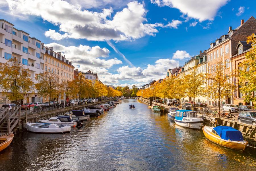 İzmir Hareketli Otobüslü Baltık ve İskandinavya Masalı  Turu (14 Gece Konaklama) : Belgrad, Brno, Auschwitz, Krakow, Czestochowa, Varşova, Trakai, Vilnius, Riga, Tallin, Helsinki, Turku, Stockholm, Oslo, Kopenhag, Hamburg, Berlin, Dresden, Viyana, Novisad 
14 Gece Konaklama
Yeşil Pasaporta Vizesiz