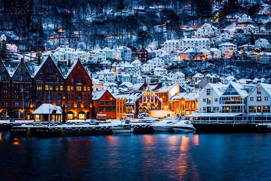 İzmir Hareketli Otobüslü Baltık ve İskandinavya Masalı  Turu (14 Gece Konaklama) : Belgrad, Brno, Auschwitz, Krakow, Czestochowa, Varşova, Trakai, Vilnius, Riga, Tallin, Helsinki, Turku, Stockholm, Oslo, Kopenhag, Hamburg, Berlin, Dresden, Viyana, Novisad 
14 Gece Konaklama
Yeşil Pasaporta Vizesiz