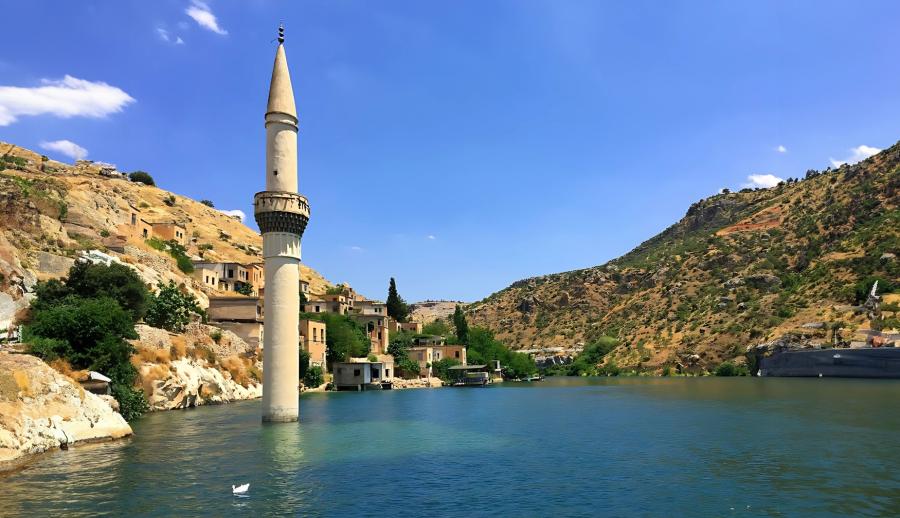 Thy İle Uçaklı Butik Gaziantep Urfa Mardin Diyarbakır Gap Turu (2 Gece Otel Konaklamalı): Kebap Yemeğe doyamayacağınız bölgede, Mırra içmeden gelmeyeceksiniz. Mardin’in Tarihi Dokusunu Sular Altında Kalmış Hasankeyf’e Gitmeye Ne dersiniz! Mezopotamya’nın Kuzeyinde Kendinizden Geçeceksiniz. Kısa zamanda çok işler yaparız diye Gap Bölgesine doğru yola çıktık.