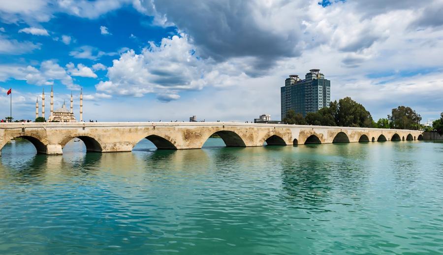 Eskişehir Çıkışlı Kuzey Mezopotamya Gap Turu (4 Gece Otel Konaklamalı): Doya Doya Mezopotamya'yı Gezmeye Güney Doğu Anadolu Bölgesine doğru yola çıktık. Siz Değerli Misafirlerimizi Güney Doğu Anadolu’yu Keşfetmeye, Peygamberler Diyarını Gezmeye Davet Ediyoruz.