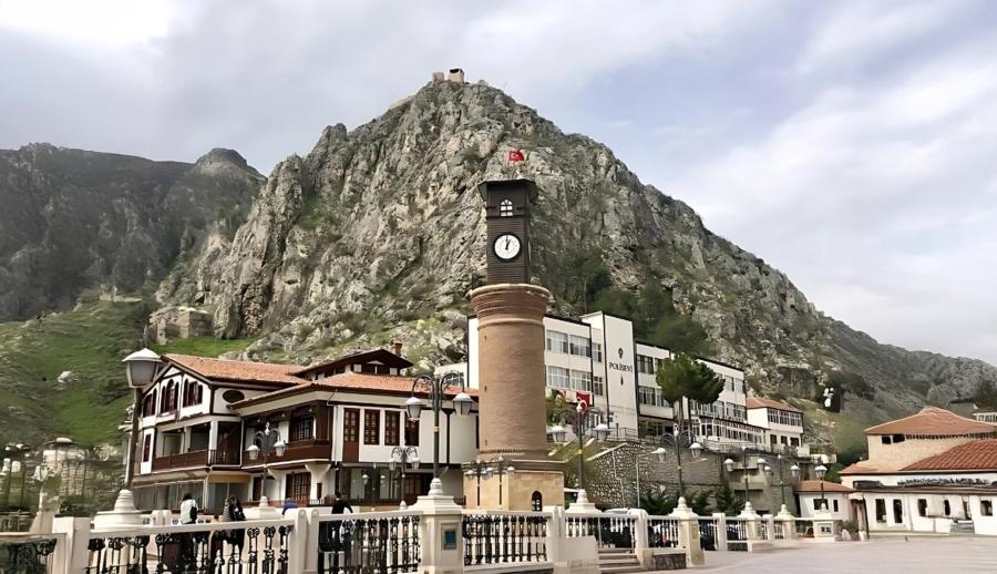 Eskişehir Çıkışlı Rüya Gibi Doğu Karadeniz Batum Turu (5 Gece Otel Konaklamalı): Kendinizi rüyada hissedeceğiniz, her anını unutamayacağınız Karadeniz tatiline sizleri de bekliyoruz. Mavi ve yeşili hiç bu kadar ahenkle dans ettiğini görmemiştiniz. Tulum ile horon vurmaya kemençenin tınısını dinlemeye gidiyoruz daaaaaa...

