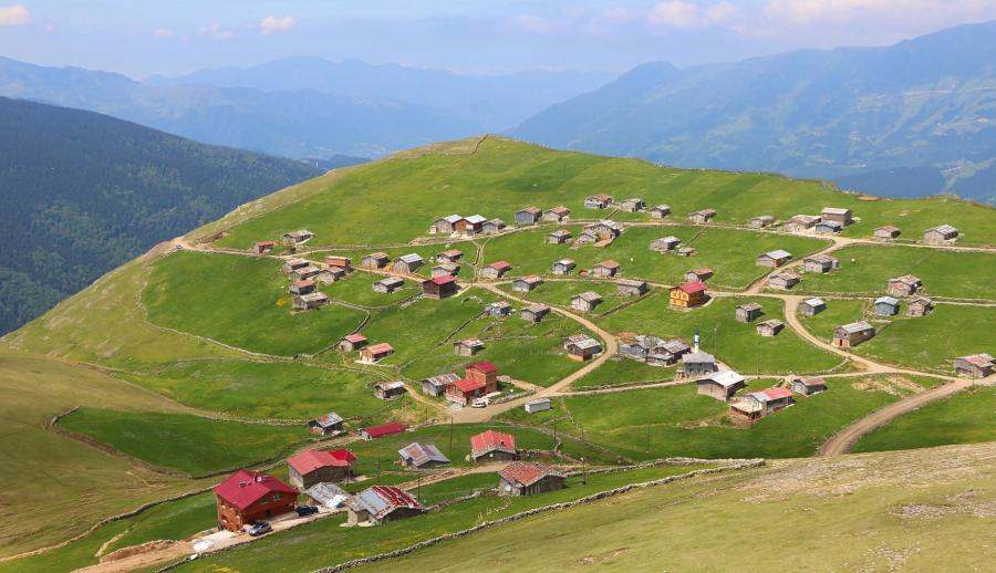 Eskişehir Çıkışlı Rüya Gibi Doğu Karadeniz Batum Turu (5 Gece Otel Konaklamalı): Kendinizi rüyada hissedeceğiniz, her anını unutamayacağınız Karadeniz tatiline sizleri de bekliyoruz. Mavi ve yeşili hiç bu kadar ahenkle dans ettiğini görmemiştiniz. Tulum ile horon vurmaya kemençenin tınısını dinlemeye gidiyoruz daaaaaa...
