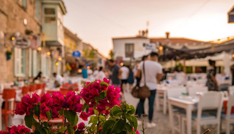 İzmir Çeşme Alaçatı Kuşadası Şirince Efes Turu (1 Gece Otel Konaklamalı): Baharın gelmesiyle birlikte hem doğa renk değişimine uğrayacak hem de sizlerin, bölgenin kendine has insanlarına ve doğallığına daha kolay ulaşmanızı sağlayacak. Kendine özgü mimarisiyle öne çıkan bir bölgeyi sizlere, Ssc Tur farkıyla sunuyoruz.