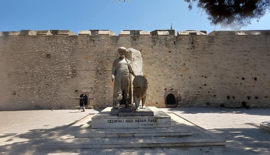 İzmir Çeşme Alaçatı Kuşadası Şirince Efes Turu (1 Gece Otel Konaklamalı): Baharın gelmesiyle birlikte hem doğa renk değişimine uğrayacak hem de sizlerin, bölgenin kendine has insanlarına ve doğallığına daha kolay ulaşmanızı sağlayacak. Kendine özgü mimarisiyle öne çıkan bir bölgeyi sizlere, Ssc Tur farkıyla sunuyoruz.