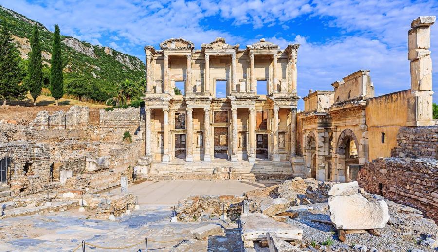 İzmir Çeşme Alaçatı Kuşadası Şirince Efes Turu (1 Gece Otel Konaklamalı): Baharın gelmesiyle birlikte hem doğa renk değişimine uğrayacak hem de sizlerin, bölgenin kendine has insanlarına ve doğallığına daha kolay ulaşmanızı sağlayacak. Kendine özgü mimarisiyle öne çıkan bir bölgeyi sizlere, Ssc Tur farkıyla sunuyoruz.