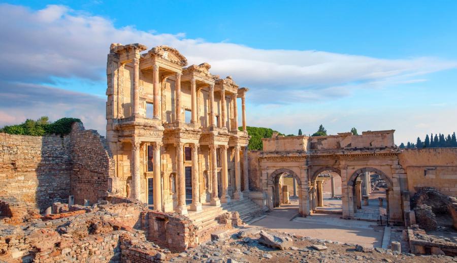 İzmir Çeşme Alaçatı Kuşadası Şirince Efes Turu (1 Gece Otel Konaklamalı): Baharın gelmesiyle birlikte hem doğa renk değişimine uğrayacak hem de sizlerin, bölgenin kendine has insanlarına ve doğallığına daha kolay ulaşmanızı sağlayacak. Kendine özgü mimarisiyle öne çıkan bir bölgeyi sizlere, Ssc Tur farkıyla sunuyoruz.