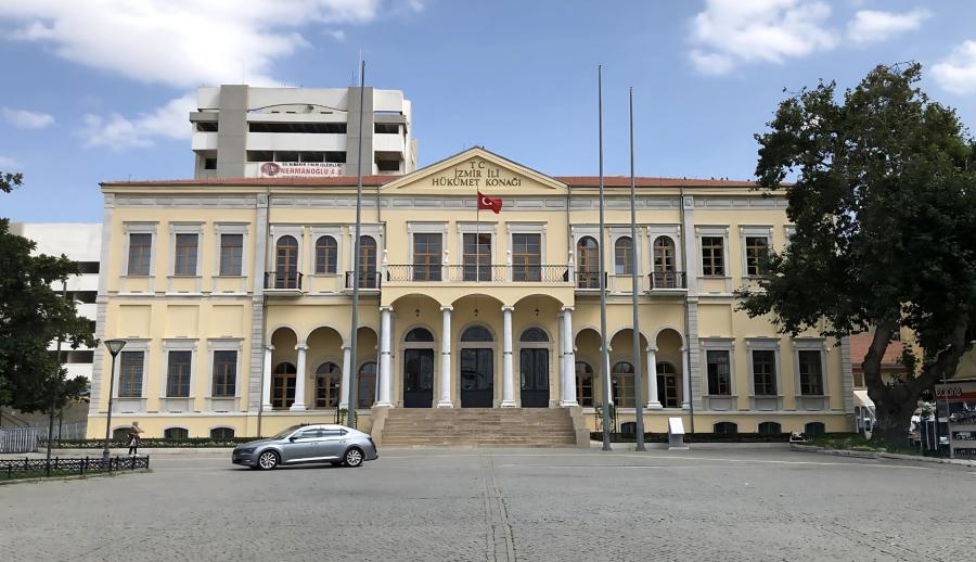 İzmir Çeşme Alaçatı Kuşadası Şirince Efes Turu (1 Gece Otel Konaklamalı): Baharın gelmesiyle birlikte hem doğa renk değişimine uğrayacak hem de sizlerin, bölgenin kendine has insanlarına ve doğallığına daha kolay ulaşmanızı sağlayacak. Kendine özgü mimarisiyle öne çıkan bir bölgeyi sizlere, Ssc Tur farkıyla sunuyoruz.