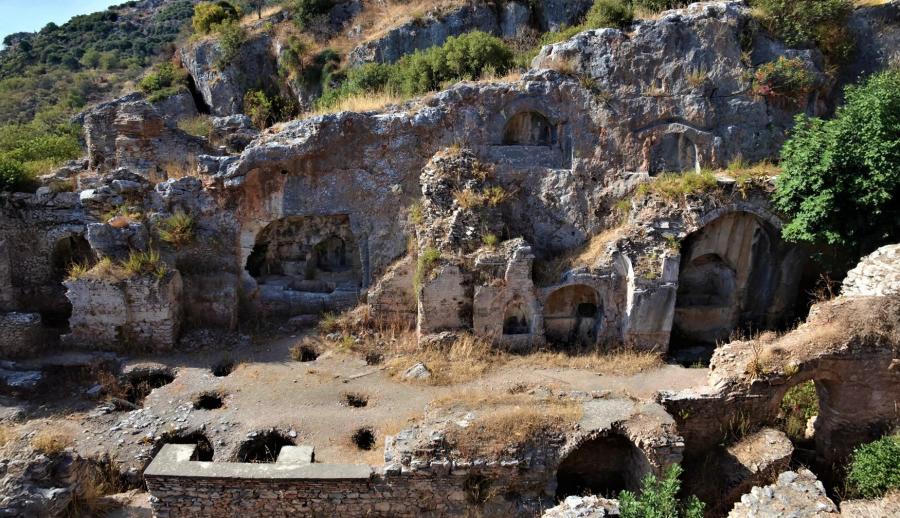 İzmir Çeşme Alaçatı Kuşadası Şirince Efes Turu (1 Gece Otel Konaklamalı): Baharın gelmesiyle birlikte hem doğa renk değişimine uğrayacak hem de sizlerin, bölgenin kendine has insanlarına ve doğallığına daha kolay ulaşmanızı sağlayacak. Kendine özgü mimarisiyle öne çıkan bir bölgeyi sizlere, Ssc Tur farkıyla sunuyoruz.