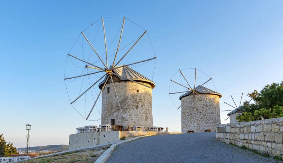 İzmir Çeşme Alaçatı Kuşadası Şirince Efes Turu (1 Gece Otel Konaklamalı): Baharın gelmesiyle birlikte hem doğa renk değişimine uğrayacak hem de sizlerin, bölgenin kendine has insanlarına ve doğallığına daha kolay ulaşmanızı sağlayacak. Kendine özgü mimarisiyle öne çıkan bir bölgeyi sizlere, Ssc Tur farkıyla sunuyoruz.
