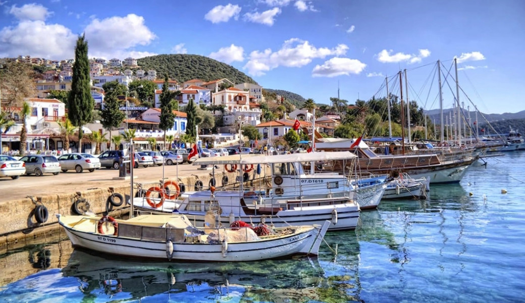 Ankara Çıkışlı Rüya Gibi Ege Akdeniz Antalya Kaş Fethiye Ölüdeniz Akyaka Bodrum Turu (5 Gece Otel Konaklamalı): Rüya Gibi Ege Akdeniz Turlarımız ile Ülkemizin önde gelen turistik mekânlarında geçireceğiniz bir hafta boyunca; denizin, güneşin, kumsalın ve eğlencenin doyumsuz tadına erişeceksiniz. Tekne Turları, Jeep Safari, Rafting, Dalış Turu, Yamaç Paraşütü, Saklıkent, Ölüdeniz,