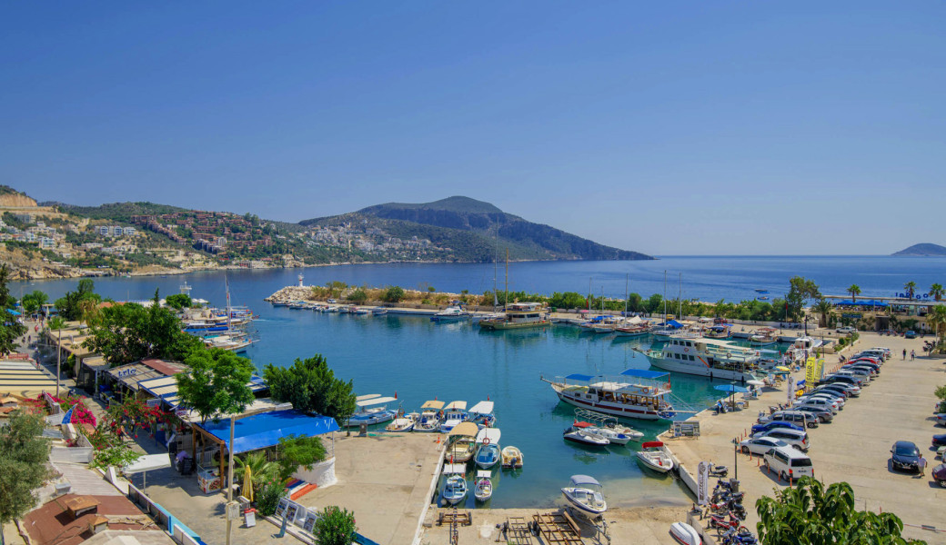 Ankara Çıkışlı Uçaklı Rüya Gibi Ege Akdeniz Antalya Kaş Fethiye Ölüdeniz Akyaka Bodrum Turu (5 Gece Otel Konaklamalı) : Uçaklı Rüya Gibi Ege Akdeniz Turlarımız ile Ülkemizin önde gelen turistik mekânlarında geçireceğiniz bir hafta boyunca; denizin, güneşin, kumsalın ve eğlencenin doyumsuz tadına erişeceksiniz. Tekne Turları, Jeep Safari, Rafting, Dalış Turu, Yamaç Paraşütü, Saklıkent, Ölüdeniz,