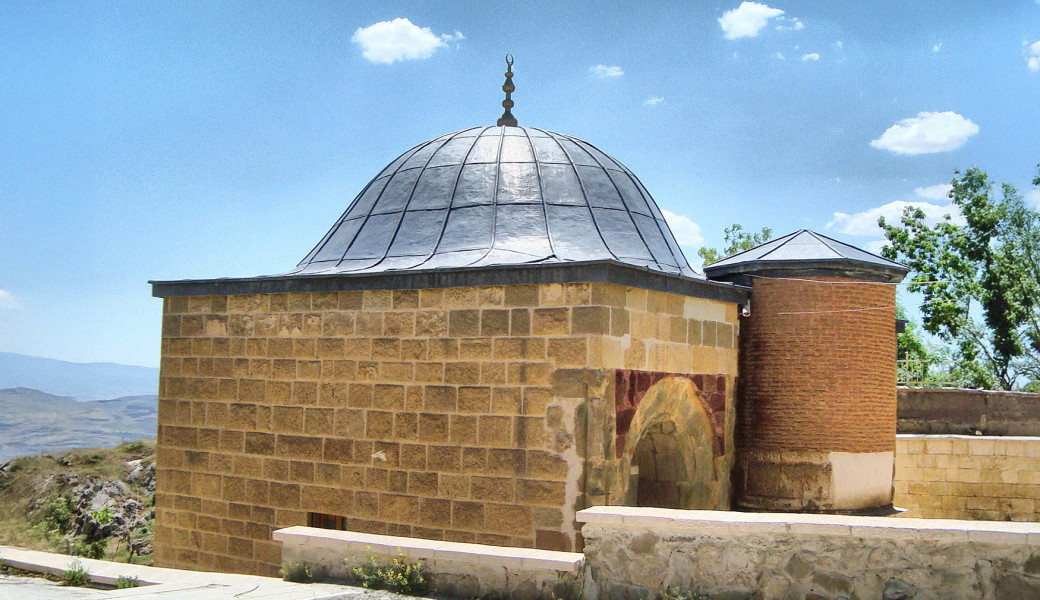 Ankara Çıkışlı Uçaklı Rüya Gibi Doğunun Hazineleri ve Doğu Ekspresi Turu (5 Gece Otel Konaklamalı): Doğu Anadolu denilince hep “Çok Uzak” diye düşünür insanlar. Oysa uzak olan sadece şehirlerin kendisidir. Günümüz medeniyetlerinin çıktığı yerdir Doğu Anadolu. 