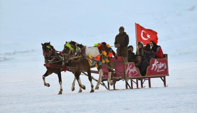 Thy İle Uçaklı Doğu Ekspresi Türkiye'nin Çatısı Van Kars Erzurum Turu ( Uçakla Gidiş Dönüş): Van'ın Kars'ın ve Erzurum’un Tüm Güzelliklerini Sizlere Sunuyoruz. Gidiş, Dönüş Uçak Biletleri Dahil, Kars Erzurum Doğu Ekspresi Tren Bileti Dahil