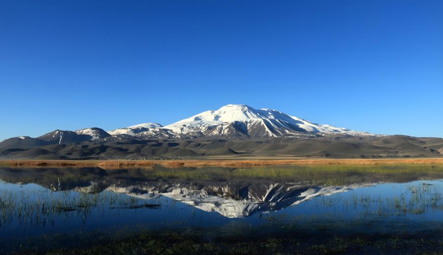 Thy İle Bin Yıllık Rotalar Uçaklı Bitlis Ahlat Hizan Hakkari Yüksekova Berçelan Yaylası Turu (3 Gece Otel Konaklamalı): SSCTUR İle Bin Yıllık Rotada Unutulmaz Bir Yolculuğa Tanıklık Etmeye Hazır mısınız? Muhteşem Bir Keşif Rotasına Çıkıyoruz! Hizan'ın Doğa Harikaları,Hakkari'nin Etkileyici Dağları,Berçelan Yaylası'nın Eşsiz Manzaralarıyla Birlikte Keşfedilmeyi Bekleyen Güzelliklerle Dolu Bir Yolculuk Sizleri Bekliyor