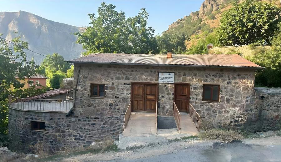 Thy İle Bin Yıllık Rotalar Uçaklı Bitlis Ahlat Hizan Hakkari Yüksekova Berçelan Yaylası Turu (3 Gece Otel Konaklamalı): SSCTUR İle Bin Yıllık Rotada Unutulmaz Bir Yolculuğa Tanıklık Etmeye Hazır mısınız? Muhteşem Bir Keşif Rotasına Çıkıyoruz! Hizan'ın Doğa Harikaları,Hakkari'nin Etkileyici Dağları,Berçelan Yaylası'nın Eşsiz Manzaralarıyla Birlikte Keşfedilmeyi Bekleyen Güzelliklerle Dolu Bir Yolculuk Sizleri Bekliyor