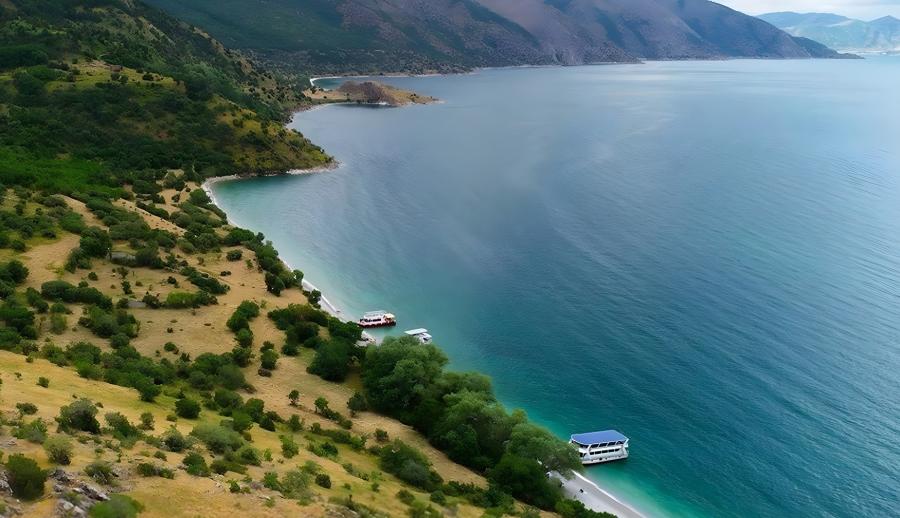 Thy İle Bin Yıllık Rotalar Uçaklı Bitlis Ahlat Hizan Hakkari Yüksekova Berçelan Yaylası Turu (3 Gece Otel Konaklamalı): SSCTUR İle Bin Yıllık Rotada Unutulmaz Bir Yolculuğa Tanıklık Etmeye Hazır mısınız? Muhteşem Bir Keşif Rotasına Çıkıyoruz! Hizan'ın Doğa Harikaları,Hakkari'nin Etkileyici Dağları,Berçelan Yaylası'nın Eşsiz Manzaralarıyla Birlikte Keşfedilmeyi Bekleyen Güzelliklerle Dolu Bir Yolculuk Sizleri Bekliyor