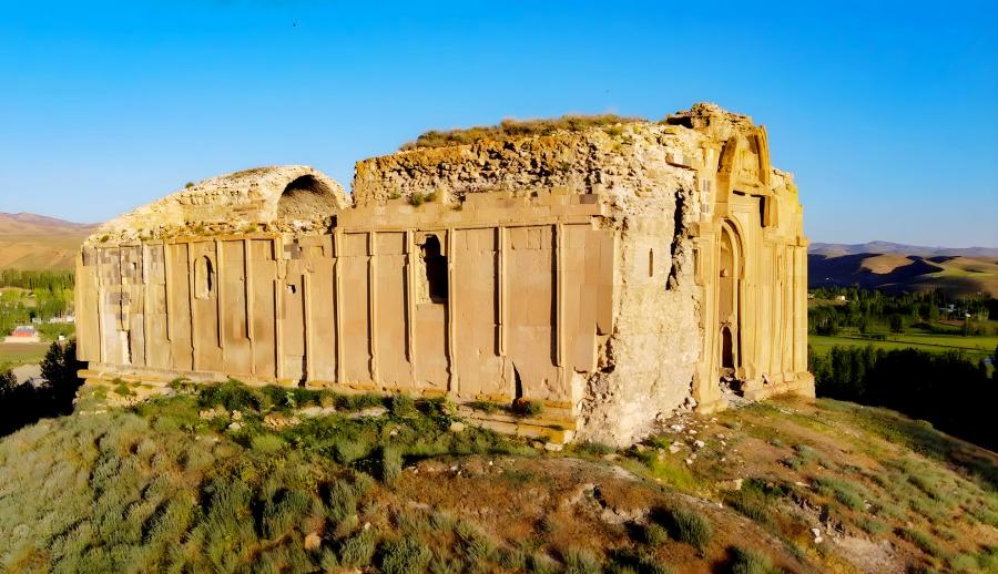 Thy İle Uçaklı Dolu Dolu Bir Uçtan Bir Uca Sınırlarda Gap Doğu Anadolu ve Nahçıvan Turu (6 Gece Otel Konaklamalı): Türkiye'de Bir İlk Yapıyoruz ve Sizleri Gaziantep'de başlayan Yolculuğumuz İle Şanlıurfa, Mardin, Midyat, Cizre, Şırnak, Hakkari, Yüksekova, Van, Ağrı, Nahçıvan, Iğdır, Kars, Erzurum ile Sonlandıracağımız Dolu Dolu bir Anadolu turunda buluşmayı bekliyoruz.