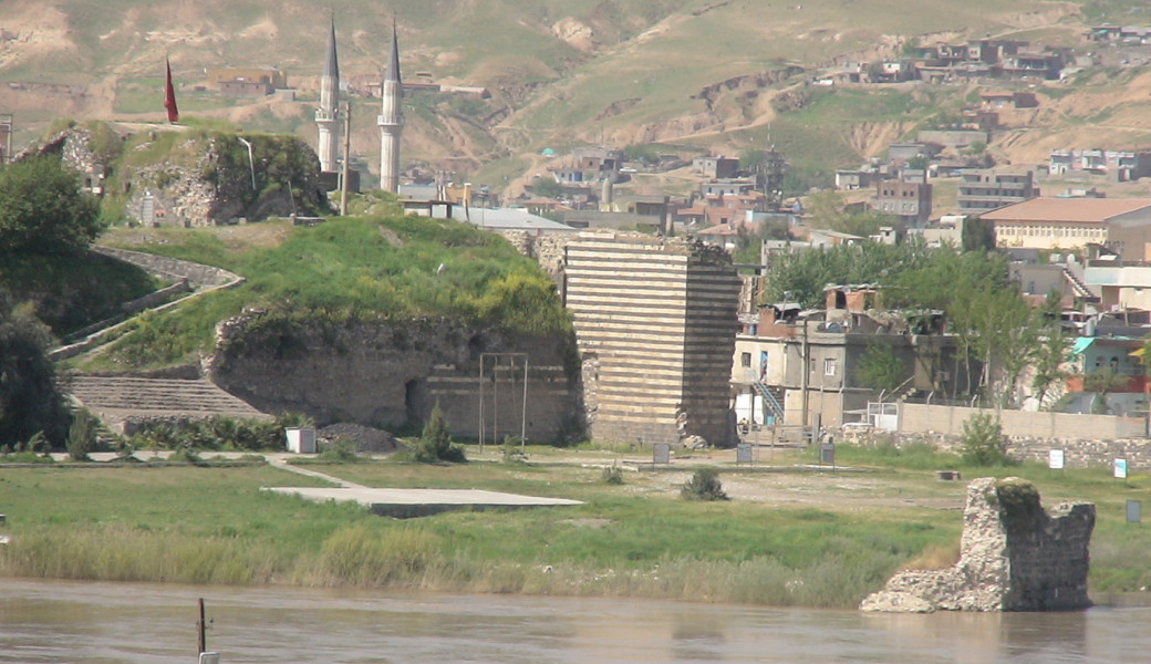 Eskişehir Çıkışlı Dolu Dolu Bir Uçtan Bir Uca Sınırlarda Gap Doğu Anadolu ve Nahçıvan Turu (6 Gece Otel Konaklamalı): Türkiye'de Bir İlk Yapıyoruz ve Sizleri Gaziantep'de başlayan Yolculuğumuz İle Şanlıurfa, Mardin, Midyat, Cizre, Şırnak, Hakkari, Yüksekova, Van, Ağrı, Nahçıvan, Iğdır, Kars, Erzurum ile Sonlandıracağımız Dolu Dolu bir Anadolu turunda buluşmayı bekliyoruz.