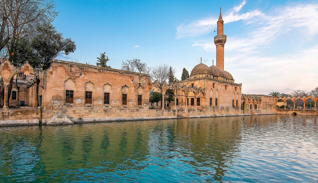 Eskişehir Çıkışlı Dolu Dolu Bir Uçtan Bir Uca Sınırlarda Gap Doğu Anadolu ve Nahçıvan Turu (6 Gece Otel Konaklamalı): Türkiye'de Bir İlk Yapıyoruz ve Sizleri Gaziantep'de başlayan Yolculuğumuz İle Şanlıurfa, Mardin, Midyat, Cizre, Şırnak, Hakkari, Yüksekova, Van, Ağrı, Nahçıvan, Iğdır, Kars, Erzurum ile Sonlandıracağımız Dolu Dolu bir Anadolu turunda buluşmayı bekliyoruz.